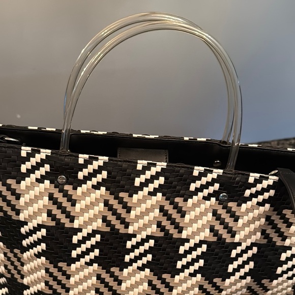Calvin Klein woven Black taupe and White Chevron large Tote EUC - Picture 4 of 16